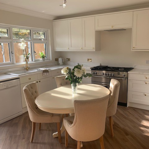 Stamford Extending Dining Table - 2-4 Seater - 100cm-138cm - Oval - Ivory